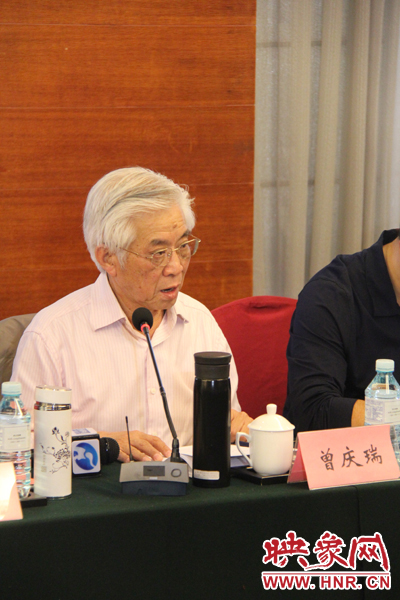 中國傳媒大學教授、博士生導(dǎo)師曾慶瑞正在發(fā)言