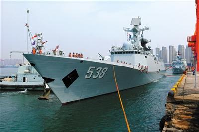 中國(guó)導(dǎo)彈護(hù)衛(wèi)艦煙臺(tái)艦——滿載排水量4000余噸，艦長(zhǎng)134.1米，艦寬16米，是我國(guó)自主設(shè)計(jì)、研制的
