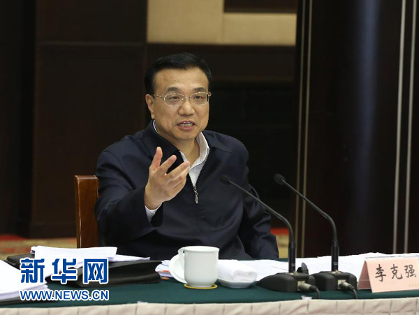 4月28日，中共中央政治局常委、國務(wù)院總理李克強在重慶主持召開座談會