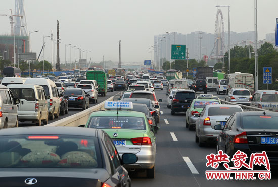5月1日零時(shí)至3日24時(shí)，全省高速公路安全平穩(wěn)運(yùn)行，累計(jì)車(chē)流量440.53萬(wàn)輛。