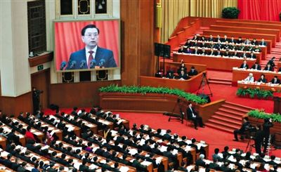 十二屆全國人大三次會議舉行第二次全體會議，全國人大常委會委員長張德江作全國人大常委會工作報告。