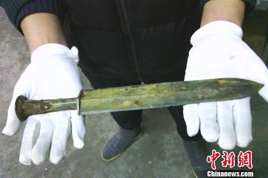 河南發(fā)掘戰(zhàn)國(guó)至東漢墓葬群 出土罕見青銅劍、戈（圖）