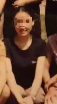 吳老師教音樂(lè)，已在該校工作十幾年。
