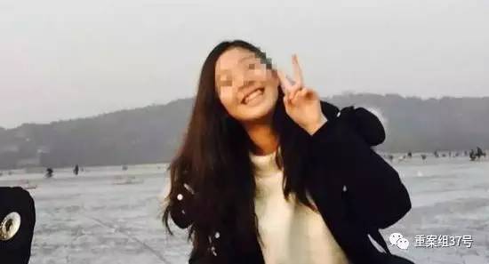 17歲高中男生教室里掐死女同學，被訴故意殺人和強奸
