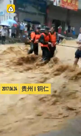 圖為6月24日，貴州銅仁多個區(qū)縣遭暴雨襲擊。