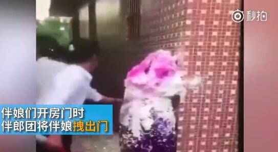 據(jù)澎湃新聞消息，近日廣東江門開平某村又現(xiàn)惡俗婚鬧。男方兄弟團(tuán)去接新娘的時候，先用彩帶對著姐妹團(tuán)狂噴，后來甚至有人用滅火器直接噴伴娘面部，害的伴娘差點(diǎn)被送進(jìn)醫(yī)院。
