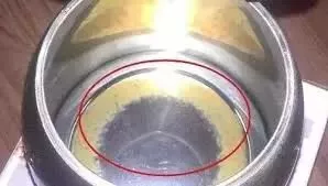 太惡心！女游客竟用酒店燒水壺煮自己的臟內(nèi)褲
