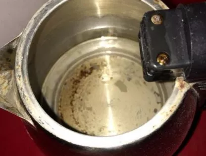 太惡心！女游客竟用酒店燒水壺煮自己的臟內(nèi)褲