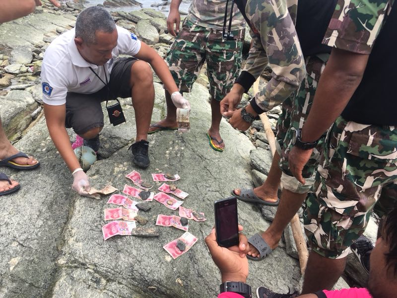  11日，泰方在打撈出的中國遇難者遺體的衣服內(nèi)發(fā)現(xiàn)了人民幣。