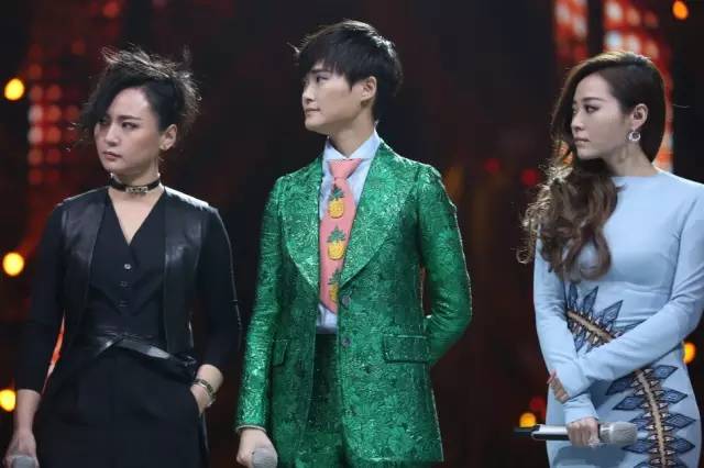 李宇春、周筆暢、張靚穎湖南臺(tái)跨年晚會(huì)同框