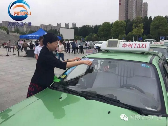 省文明辦專職副主任張曼如，對愛心助考活動的舉辦給予高度評價。