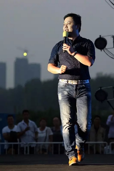 莫非此刻是在向前走還是向后移？