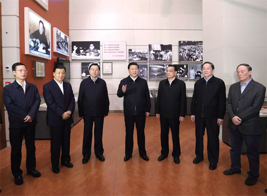 年11月29日，新一屆中共中央政治局常委到國(guó)家博物館參觀《復(fù)興之路》展覽時(shí)