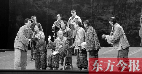 6月1日晚，話劇《紅旗渠》在重慶梁平縣會(huì)議中心隆重上演