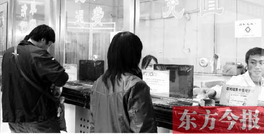 據(jù)統(tǒng)計(jì)，在鄭州市第一人民醫(yī)院，已有200余人次持健康卡就醫(yī)