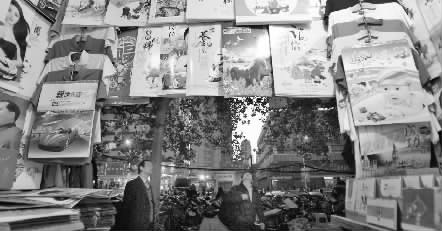 11月25日，鄭州市福壽街一家臺(tái)歷、掛歷專營店店主稱，上貨半個(gè)多月了，生意一直很冷清