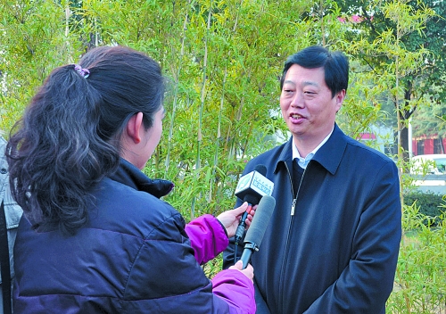 十八大代表、南陽市委書記李文慧談學(xué)習(xí)十八大精神體會(huì)