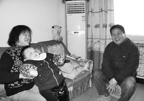 恩人找到了、飯碗保住了，張新明（右）與原竹青都開心地笑了。