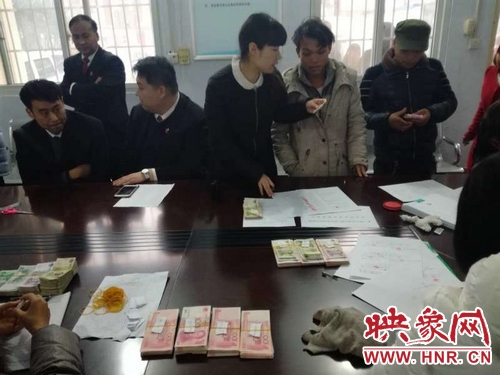 滎陽78名貴州籍農民工兄弟拿到工資回家啦！