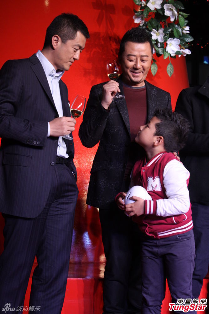 李亞鵬、郭濤父子相活動