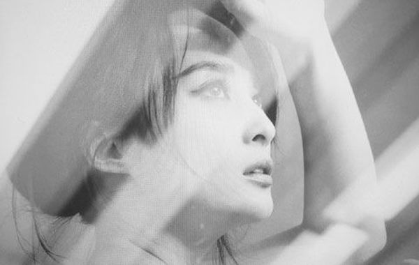 蔣勤勤吊帶美照。