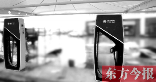 京港澳高速原陽服務區(qū)，已經(jīng)進入調(diào)試階段的專為小型乘用電動汽車充電的快速充電樁站