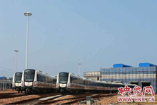 選擇地鐵出行，已經(jīng)是不少鄭州市民的首選