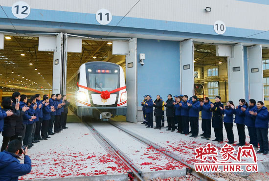 2013年12月28日鄭州地鐵第一班車發(fā)車。