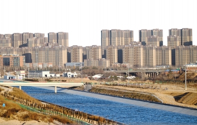 鄭州市西南角，南水北調(diào)渠旁新建的樓盤。