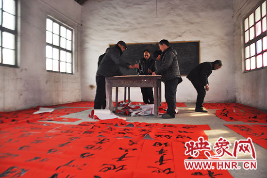 目前已經(jīng)書寫了超過一萬幅春聯(lián)。