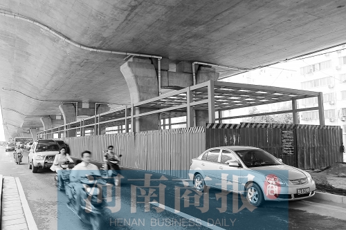 建設(shè)中的隴海路快速公交站臺(tái)，這條線路或取名B5