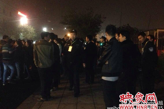 11月1日深夜，鄭州鄭東新區(qū)夜總會(huì)“皇家一號(hào)”被查處。網(wǎng)友供圖