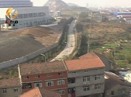 本應沒有居民樓的區(qū)域，布滿密密麻麻的樓房
