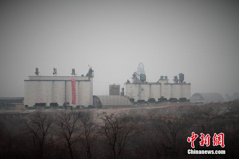 　2014年2月17日，石家莊市再次啟動壓減水泥過剩產(chǎn)能、治理大氣污染水泥企業(yè)集中爆破拆除行動。