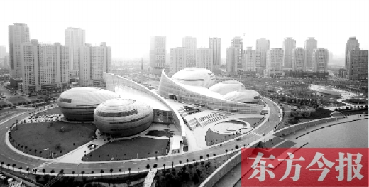隨著鄭州經(jīng)濟(jì)的發(fā)展，鄭州的城市建設(shè)也煥發(fā)出勃勃生機(jī)