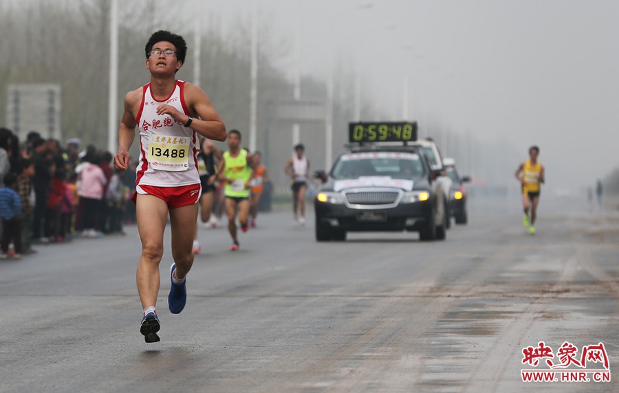 一名合肥選手處在較為領(lǐng)先的位置。