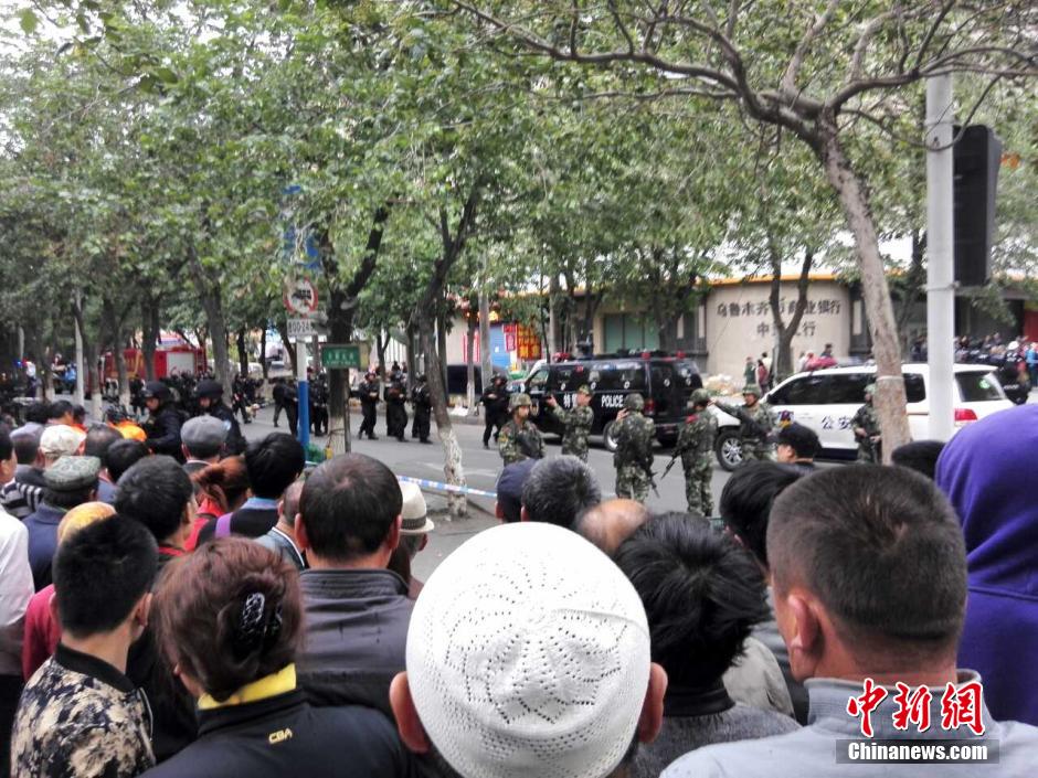 自治區(qū)和烏魯木齊市有關(guān)部門迅速處置，傷員已全部送往醫(yī)院救治。