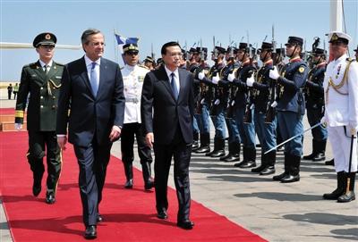 　6月19日，國務(wù)院總理李克強(qiáng)乘專機(jī)抵達(dá)雅典國際機(jī)場，開始對希臘進(jìn)行正式訪問。