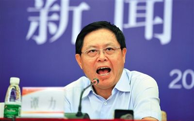 　譚力 男，1955年10月生，漢族，重慶市人，大學(xué)學(xué)歷，有知青經(jīng)歷。2009年3月前，一直在四川工