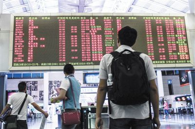 26日，杭州蕭山機(jī)場(chǎng)，航班大面積延誤。圖/CFP