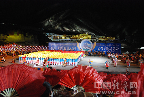 中國西藏旅游文化節(jié)開幕式表演。