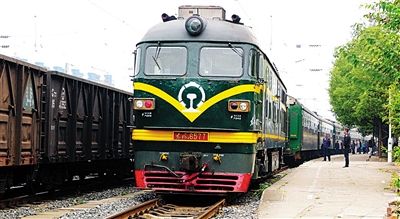 綠皮車 較早的老式火車，客車車廂以綠色為主