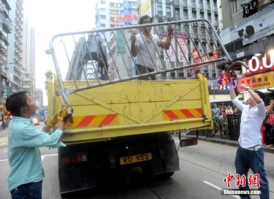10月22日，香港違法“占領(lǐng)中環(huán)”行動進入第25日。