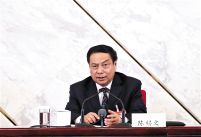 　全國政協(xié)委員、中央農(nóng)村工作領(lǐng)導(dǎo)小組副組長陳錫文。