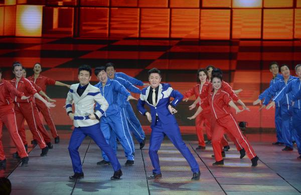 《小蘋果》、《最炫民族風(fēng)》等廣場舞曲將會有全國統(tǒng)一、編排科學(xué)、帶給人正能量的全新動作。 CFP 資料