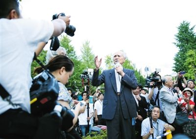 23日，91歲的日本前首相村山富市在東京街頭演講，反對日本政府強(qiáng)行推進(jìn)安保法案。