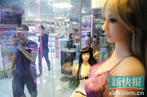 廣東成人用品市場(chǎng)調(diào)查。圖為各地的經(jīng)銷(xiāo)商都會(huì)在此進(jìn)貨。新快報(bào)記者 孫毅/攝