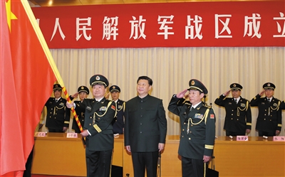 習(xí)近平將軍旗授予南部戰(zhàn)區(qū)司令員王教成、政治委員魏亮。