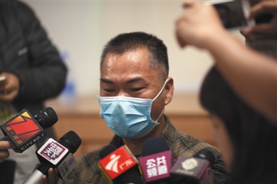 昨日，深圳，羅一笑的父親羅爾接受媒體采訪。圖/視覺中國(guó)