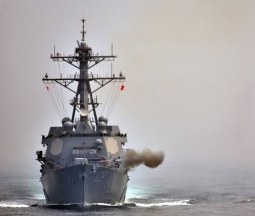 美國海軍的韋恩、麥亞號新型驅(qū)逐艦25日在朝鮮半島西部海域與韓國海軍聯(lián)合軍演